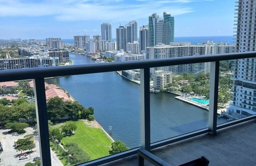 Hallandale Beach Apartment | Beautiful 2-Queen Bed Apt w/Pool & Beach Service