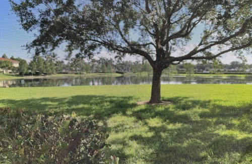 Biggar House | Beautiful 2 story Townhome with view of lake. Minutes from beach