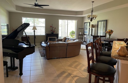 Biggar House | Beautiful 2 story Townhome with view of lake. Minutes from beach