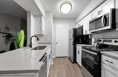 University Hills and Windsor Park Apartment | Beautiful 2BD/1BA in University Hills 3406