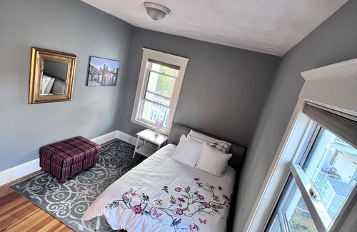 Medford Condo | Beautiful 2beds/1bath w/free parking & 10mnts away from Boston