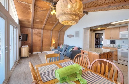 Long Beach House | Beautiful 2BR 1.5BA House, Walk to the Beach, Dog Friendly, Sleeps 6