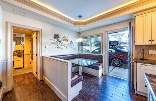 North End Condo | Beautiful 2BR/2BA Condo w/Pool-Sleeps 8 & Only 2 Blocks to Ocean City Beach!