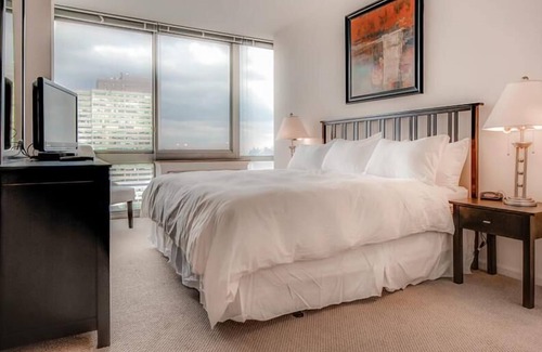 Hudson Exchange Apartment | Beautiful 2BR | NYC Skyline Views | Jersey City Waterfront by GLS