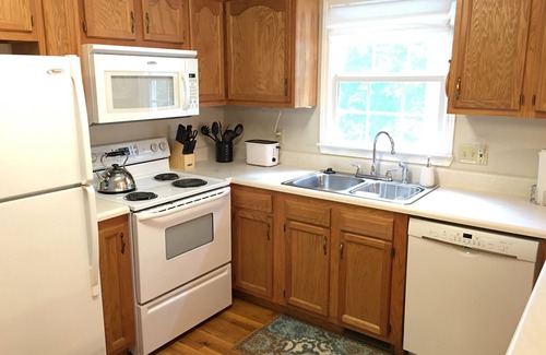 Black Mountain House | Beautiful 3/2 Treetop Home in Black Mountain ~ Walk To Lake Tomahawk!