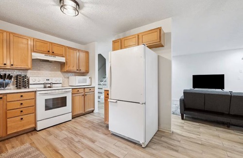 Seward Apartment | Beautiful 3 Bed/1 Bath Duplex in a quiet neighborhood near downtown Minneapolis