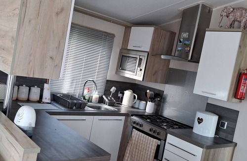 Lydd-on-Sea Cabin | Beautiful 3-Bed Lodge in kent