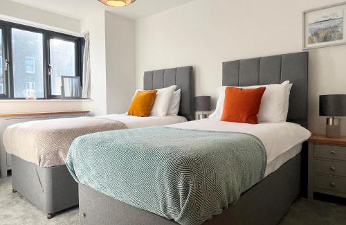 Chysauster House | Beautiful 3 Bed Townhouse with Parking, close to Sea Front