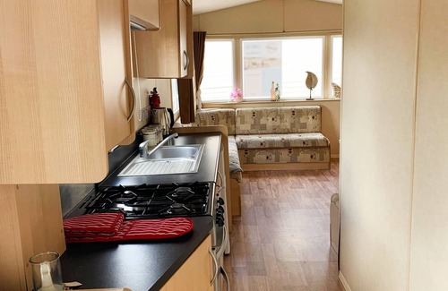 Colchester House | Beautiful 3-Bedroom Caravan at Mersea Island