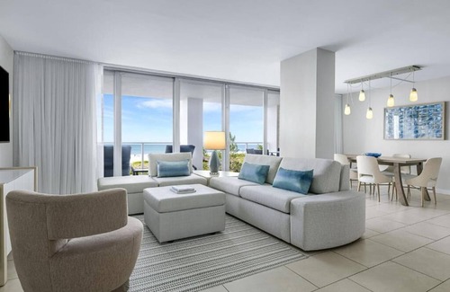 Marco Island Hotel | Beautiful 3 bedroom villa at Marriott's Crystal Shores Marco Island
