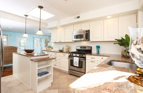 Village Green House | Beautiful 3 Bedroom, 2 Bath HomenOpen Concept, Sleeps 6