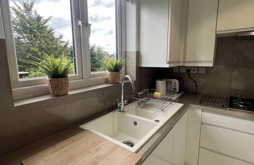 Woodhouse Apartment | Beautiful 3 Bedroom Apartment