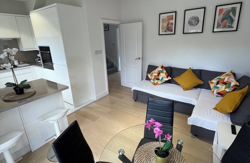 Woodhouse Apartment | Beautiful 3 Bedroom Apartment