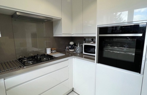 Woodhouse Apartment | Beautiful 3 Bedroom Apartment