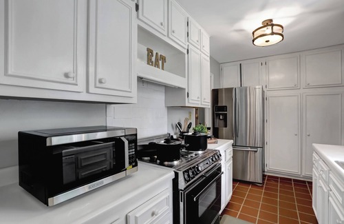 East Memphis House | Beautiful 3 Bedroom Home in the center of the city