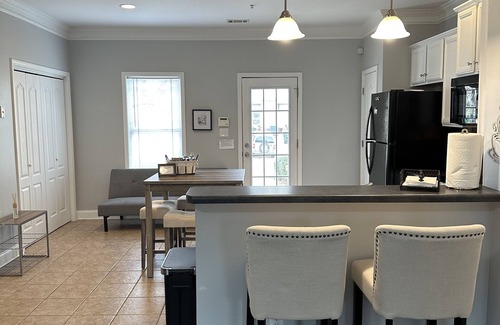 Athens House | Beautiful 3 bedroom townhome