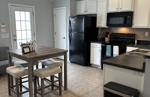 Athens House | Beautiful 3 bedroom townhome