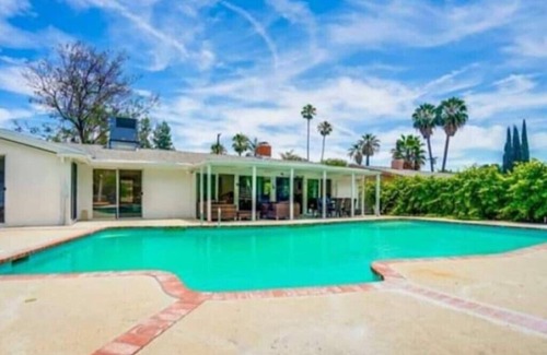 Woodland Hills House | Beautiful 3 Bedroom 2 Bathroom + Pool Home