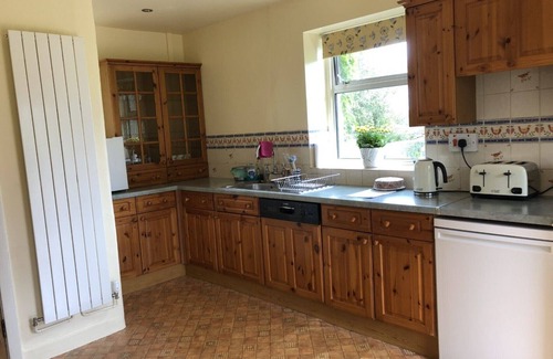 Dowdeswell House | Beautiful 3 Bedroomed Cotswolds Farmhouse