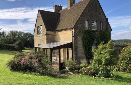 Dowdeswell House | Beautiful 3 Bedroomed Cotswolds Farmhouse