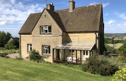 Dowdeswell House | Beautiful 3 Bedroomed Cotswolds Farmhouse