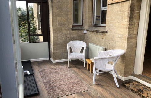 Dowdeswell House | Beautiful 3 Bedroomed Cotswolds Farmhouse