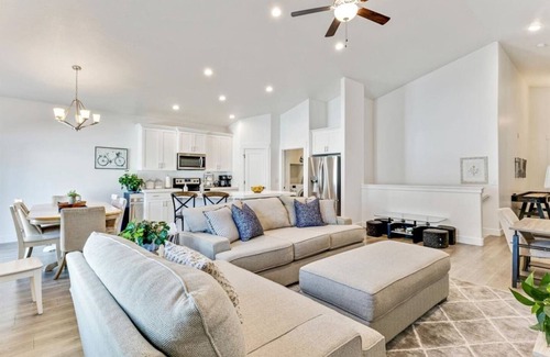 Orem House | Beautiful 3 bedrooms w/Waffles and Pets Welcome!