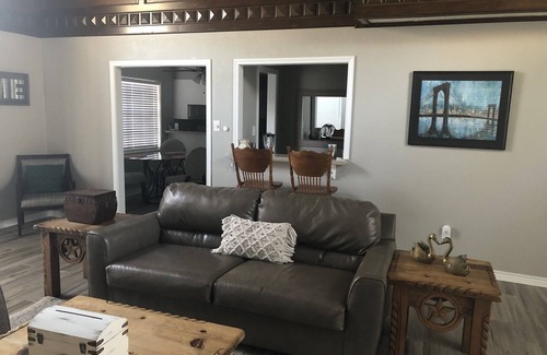 Conroe House | Beautiful 3500 ft.² golf course home