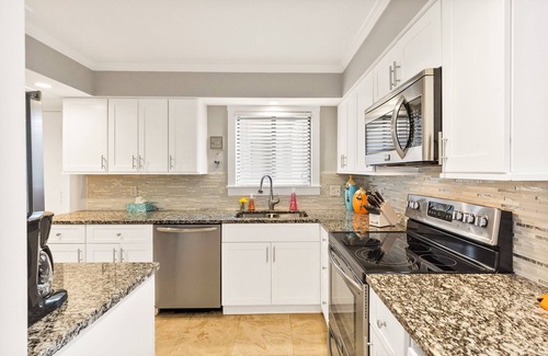 Hilton Head Island Villa | BEAUTIFUL 3BR VILLA WITH ROOFTOP DECK, POOL & BEACH ACCESS HILTON HEAD