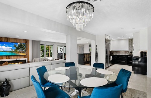 Central Corals House | Beautiful 3bd/2 bath with Pool/Hot tub less than 2 mi from the beach