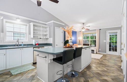 Lawrenceville House | Beautiful 3bd/2ba peaceful home in Lawrenceville with Gym, Office, and Jacuzzi