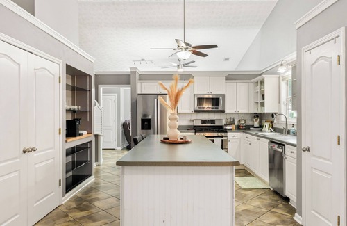 Lawrenceville House | Beautiful 3bd/2ba peaceful home in Lawrenceville with Gym, Office, and Jacuzzi