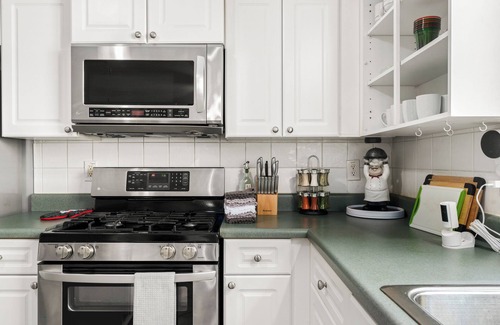 Lawrenceville House | Beautiful 3bd/2ba peaceful home in Lawrenceville with Gym, Office, and Jacuzzi