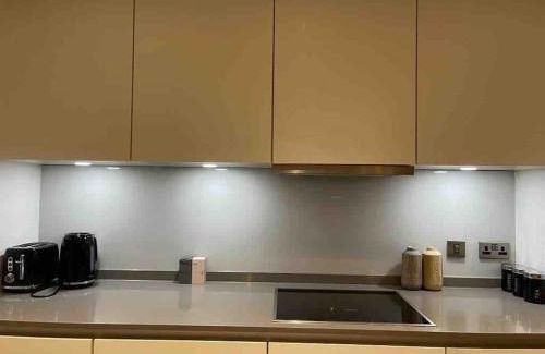 Royal Borough of Kensington and Chelsea Apartment | Beautiful 3bed3bath Kensington