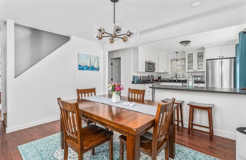 Newport East House | Beautiful 3BR updated home near Newport