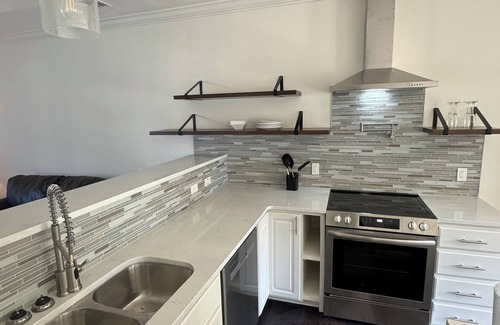 Zachary House | Beautiful 4/bed/2bath home away from home getaway Sleeps up to eight guest