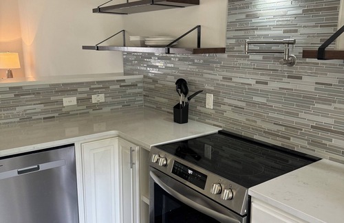 Zachary House | Beautiful 4/bed/2bath home away from home getaway Sleeps up to eight guest