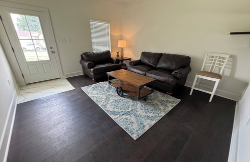 Zachary House | Beautiful 4/bed/2bath home away from home getaway Sleeps up to eight guest