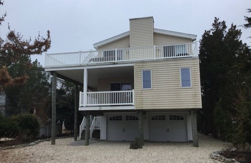 Barnegat Light House | BEAUTIFUL 4 BEDROOM OCEANSIDE HOME