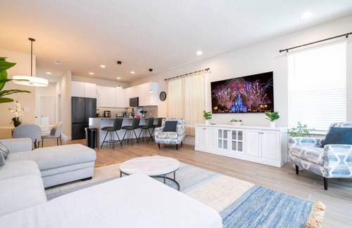 Four Corners Apartment | Beautiful 4-bedroom House with Splash Pool