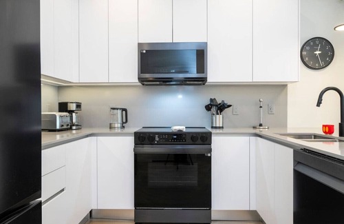 Four Corners Apartment | Beautiful 4-bedroom House with Splash Pool