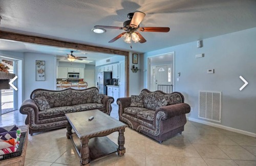 Glendale House | Beautiful 4 bedroom 2 bathroom with pool