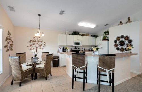 Highgate Park Villa | Beautiful 4 Bedroom 3 Bathroom pool and spa Villa In Secure Gated Community