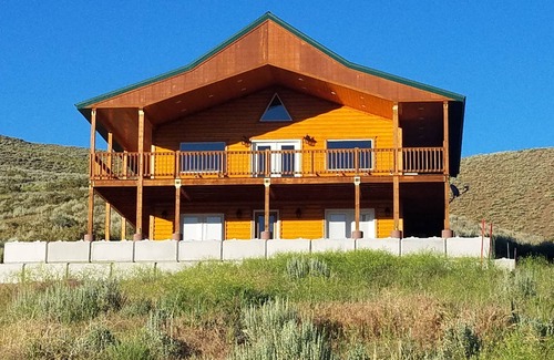 Corral Cabin | Beautiful 4-bedroom cabin with WiFi, AC in superb Fairfield