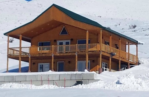Corral Cabin | Beautiful 4-bedroom cabin with WiFi, AC in superb Fairfield