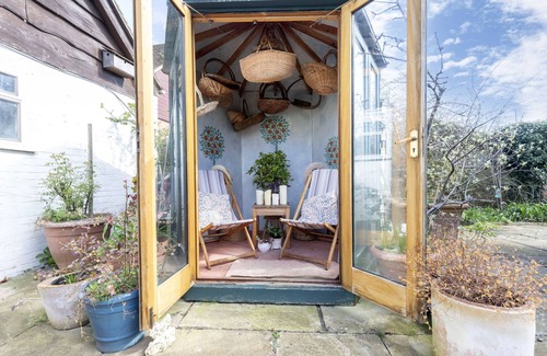 Twigworth Cottage | Beautiful 4 Bedroom Cotswold Thatched Cottage