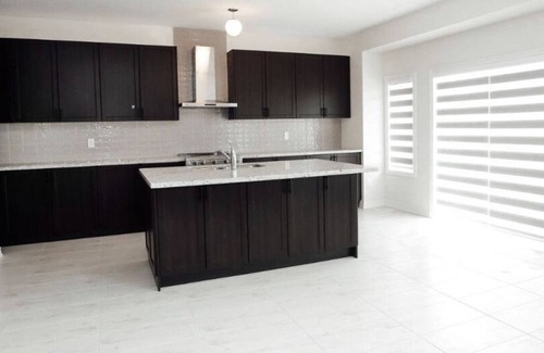 Innisfil House | Beautiful 4 bedroom home, close to the beach in a family neighborhood.