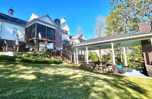 Evans House | Beautiful 4 bedroom Masters rental with amazing outdoors - 13 miles from Masters