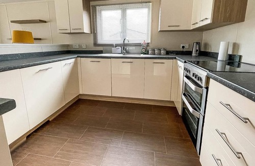 Hunstanton Cabin | Beautiful 4 berth lodge with decking near Hunstanton Beach, Norfolk ref 23039dB