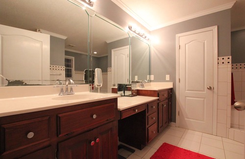 Clarksville House | Beautiful 4000 Sq Feet White Plantation Home With Wrap Around Porch